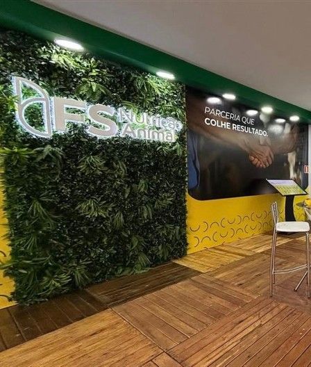 Jardim vertical com letra-caixa FS Nutrição Animal